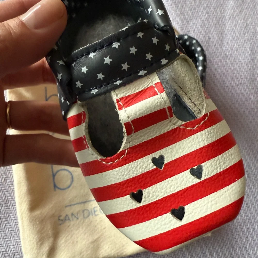 Limited Edition American Flag USA Bird Rock Baby NEW size 4 leather moccasins